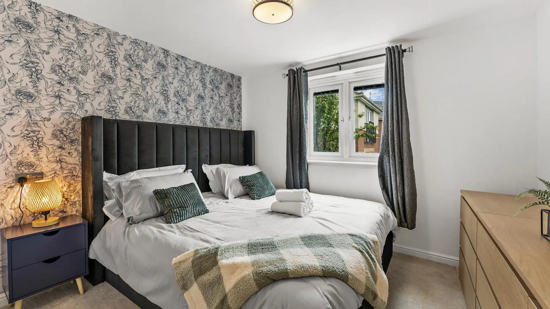 Stylish 2-Bedroom Retreat In Southampton
