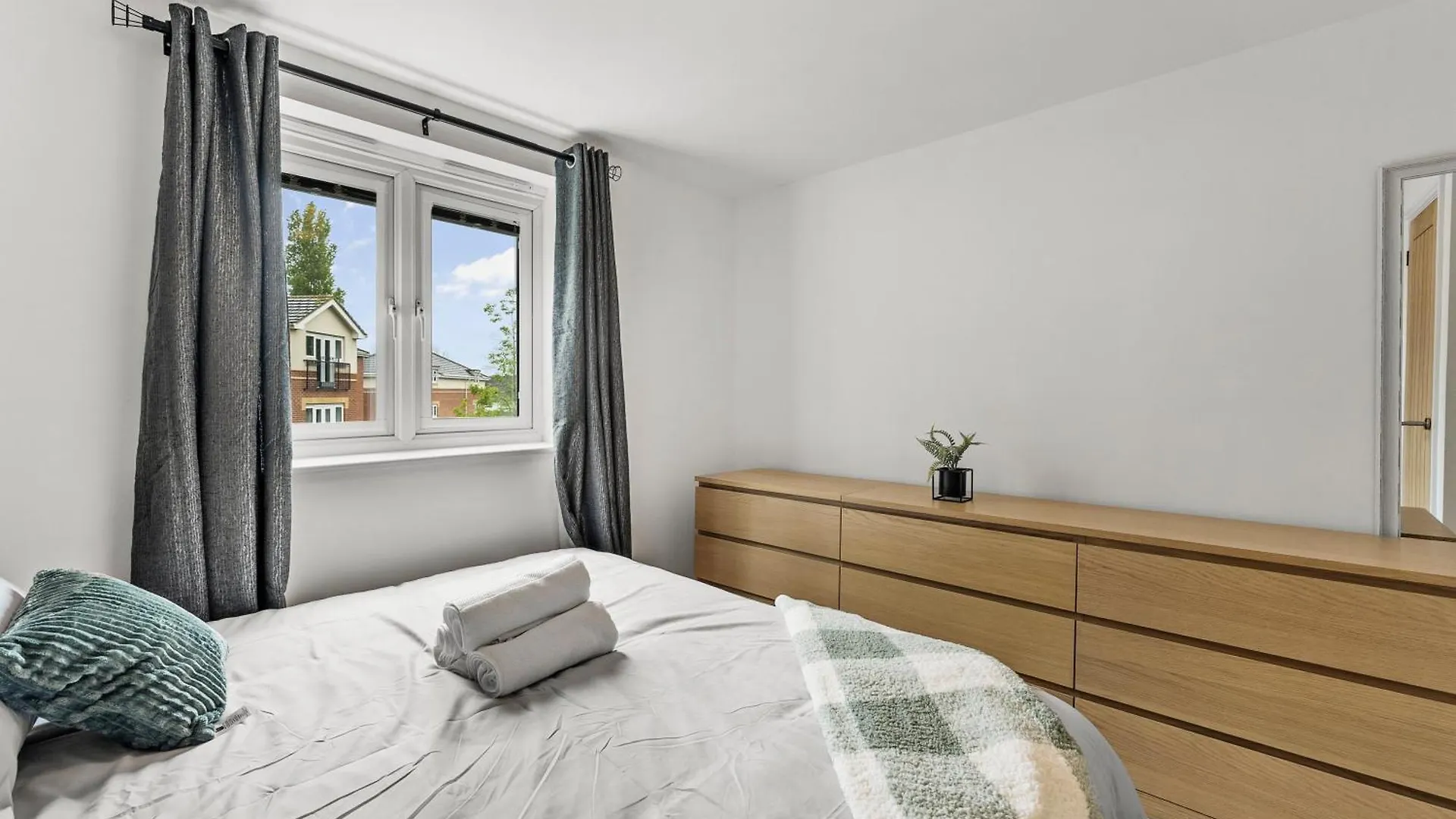 Stylish 2-Bedroom Retreat In Southampton